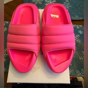 Balmain
B-It Quilted Leather Slides. EU 9 US 9